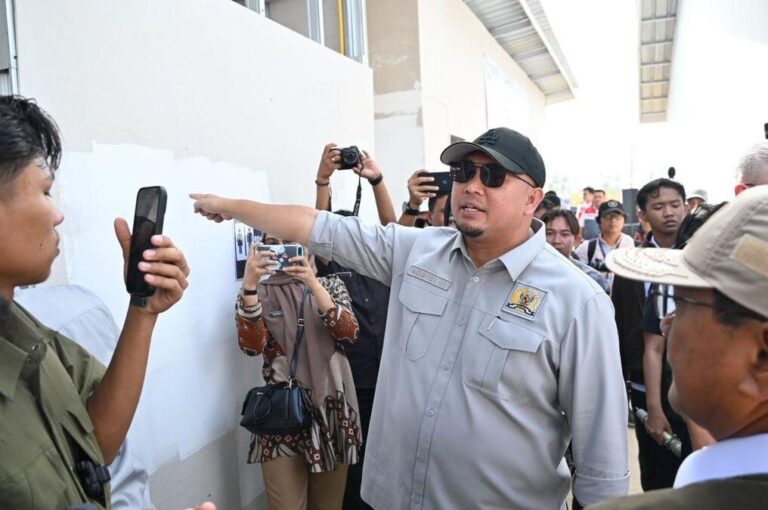 Komisi VI Kawal Pembangunan 500 Unit Huntara di Sumbar, Progres Huntara Batang Anai Capai 90% 4 andre 2