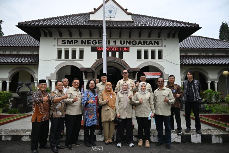 Himmatul Aliyah Dorong Revitalisasi SMP Negeri 1 Ungaran sebagai Kawasan Cagar Budaya 4 himmatul 1
