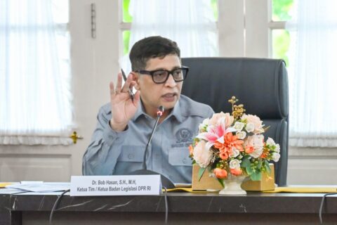 Baleg DPR RI Serap Masukan Daerah di Padang untuk Penyusunan RUU Satu Data Indonesia 15 bob hasan 1