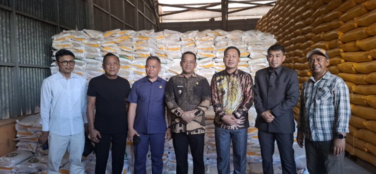Unru Baso Tinjau Gudang Bulog Luwu, Pastikan Cadangan Beras Aman dan Dorong Penambahan Kapasitas Penyimpanan 4 20260428 142003