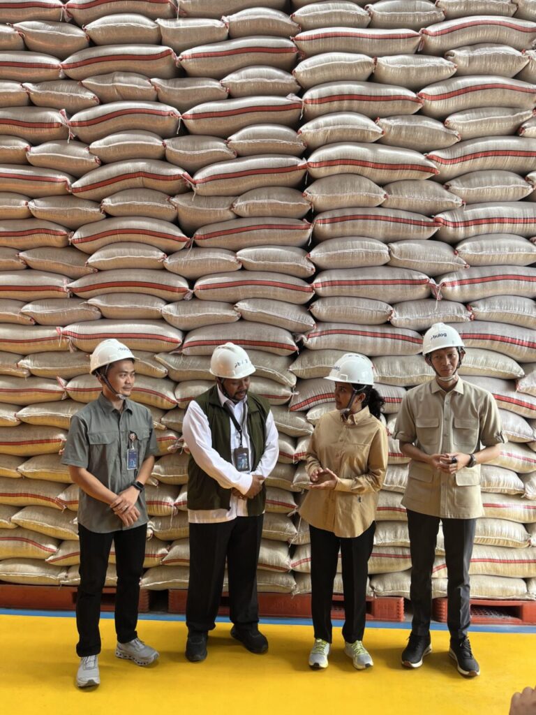 Marlyn Maisarah Tinjau BULOG KC Bogor, Pastikan Stok Beras Aman 4 IMG 2109