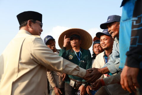 Prabowo ke Petani: Kau Pahlawan Sebenarnya, Hasilkan Pangan untuk Kita Semua 22 Salinan JESS1357