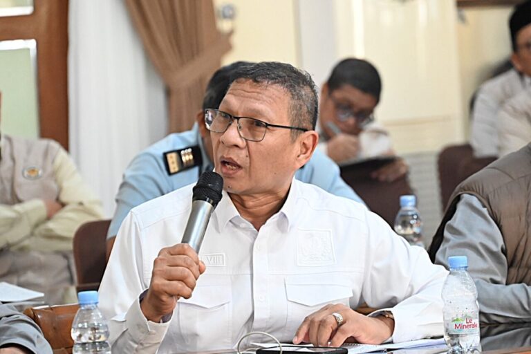 M. Husni Dorong Penambahan Tenaga Kesehatan untuk Layanan Haji 2027 4 husn