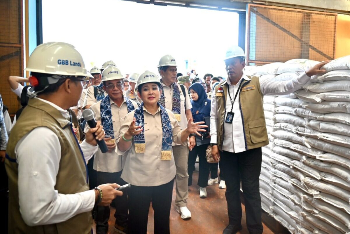 Titiek Soeharto Resmikan Gudang BULOG Banjarbaru untuk Perkuat Logistik Pangan Nasional 8 titiek