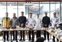 Anggota Komisi V DPR RI Novita Wijayanti melakukan foto bersama dengan Wakil Ketua Komisi V DPR RI A20260828142310 1024x684 1