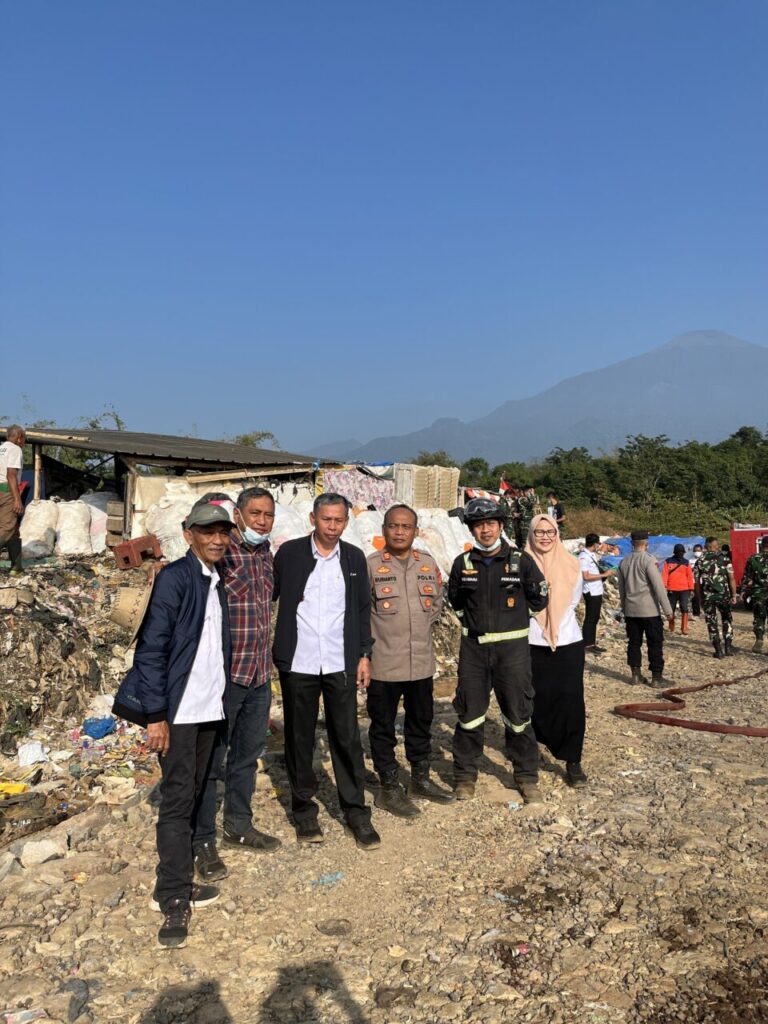 Rokhmat Ardiyan Tinjau Kebakaran TPSA Ciniru, Dorong Evaluasi Total Pengelolaan Sampah Kuningan 4 IMG 1374.JPG