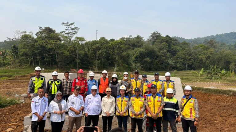Marlyn Maisarah Tinjau Jembatan Gantung Cibeber, Pastikan Aspirasi Warga Terlaksana 4 WhatsApp Image 2026 08 05 at 18.19.46