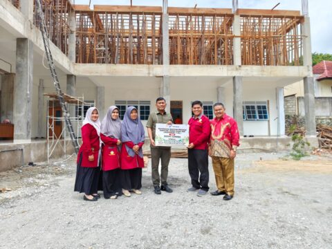 Rocky Candra Salurkan Bantuan Rp300 Juta untuk Pembangunan SD Plus Muhammadiyah Sungai Penuh 20 WhatsApp Image 2026 08 10 at 11.36.11