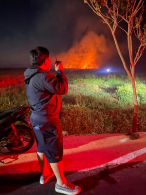 Rofiqi Turun Langsung Bantu Pemadaman Karhutla di Martapura hingga Dini Hari 6 WhatsApp Image 2026 08 26 at 11.58.23