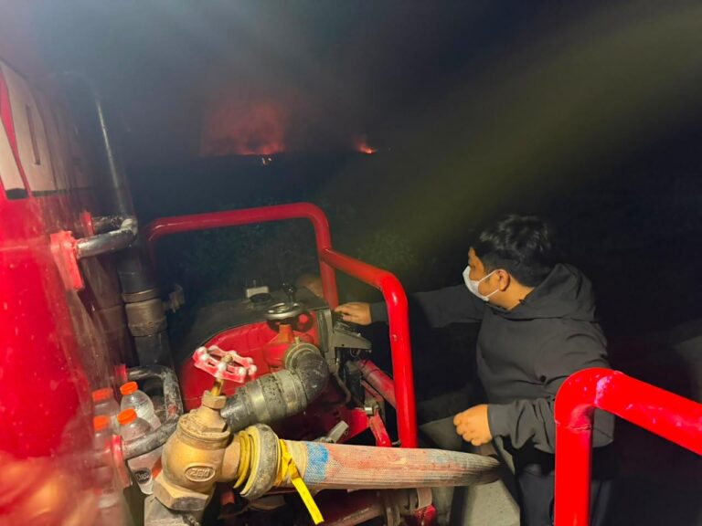 Rofiqi Turun Langsung Bantu Pemadaman Karhutla di Martapura hingga Dini Hari 4 WhatsApp Image 2026 08 26 at 11.58.24