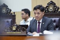 Ketua Komisi III DPR RI Habiburokhman saat memimpin Rapat Dengar Pendapat Umum RDPU bersama Alians20260930085141