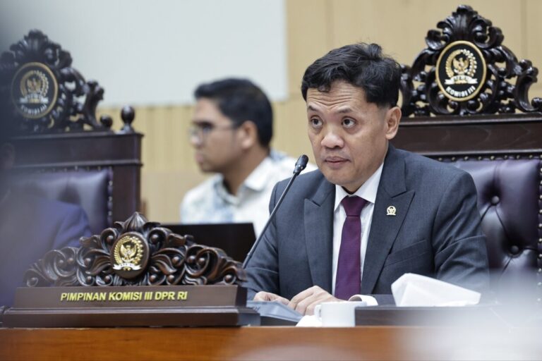 Komisi III Kawal Sengketa Lahan Rante Balla, Minta Dua Laporan Polisi Ditindaklanjuti 4 Ketua Komisi III DPR RI Habiburokhman saat memimpin Rapat Dengar Pendapat Umum RDPU bersama Alians20260930085141