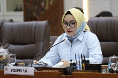 Wakil Ketua Komisi IX DPR RI Putih Sari dalam RDPU dengan KSPI dan SAKTI di KOmpleks Parlemen Sen20260908163347