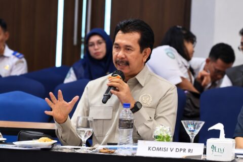 Komisi V DPR RI Dorong Percepatan Konektivitas Darat Jayapura-Wamena 24 Anggota Komisi V DPR RI Sriyanto Saputro dalam Kunjungan Kerja Reses Komisi V DPR RI bersama para pe20261013102418