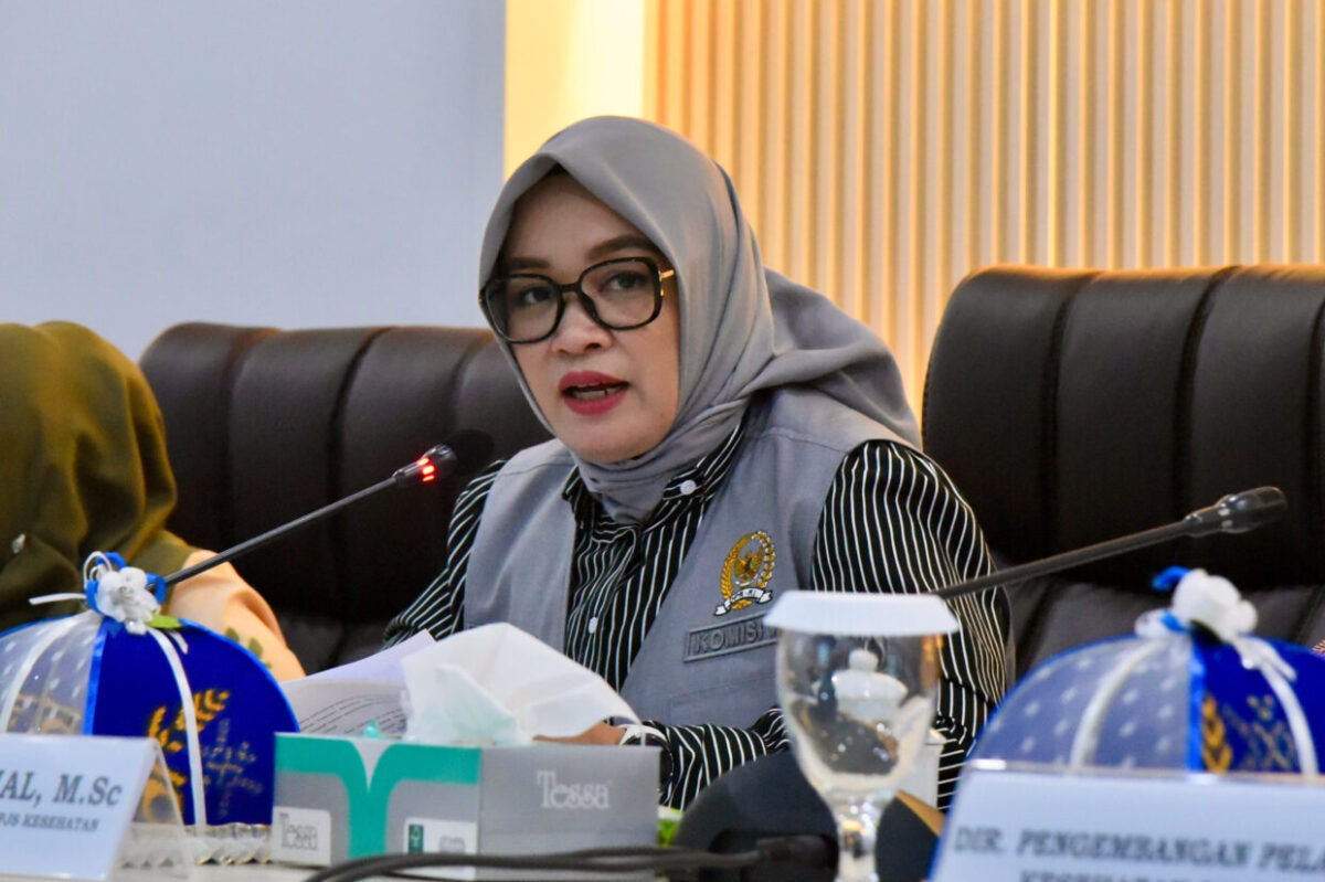 Putih Sari Dorong Pemerataan Layanan Kesehatan dan Perlindungan Pekerja di Tengah Pertumbuhan Industri Sulteng 8 Wakil Ketua Komisi IX DPR RI Putih Sari saat memimpin rapat Kunjungan Kerja Reses Komisi IX di Kanto20261011143840